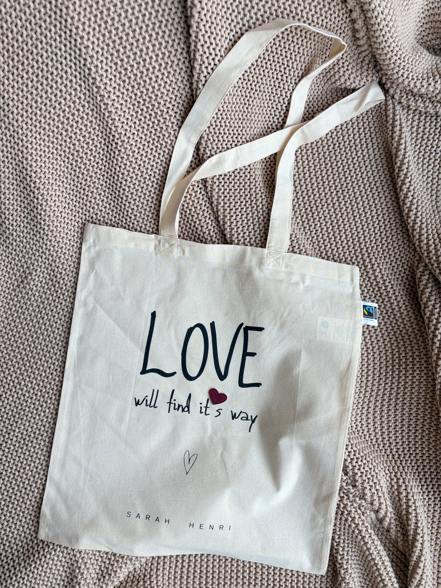 Tasche mit dunkelrotem Herz
