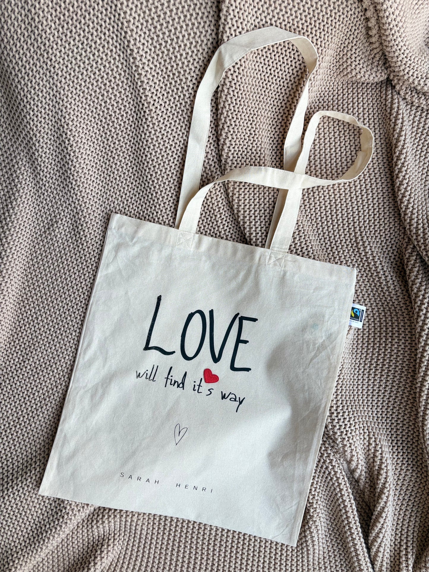 Tasche mit rotem Herz