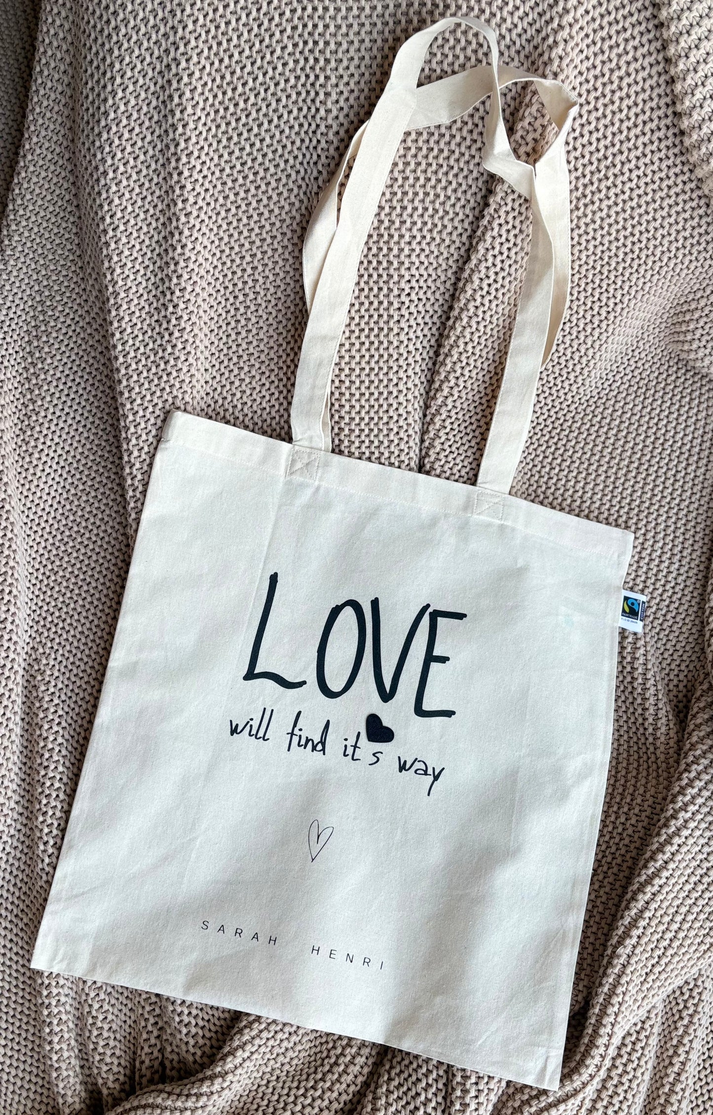 Tasche mit schwarzem Herz