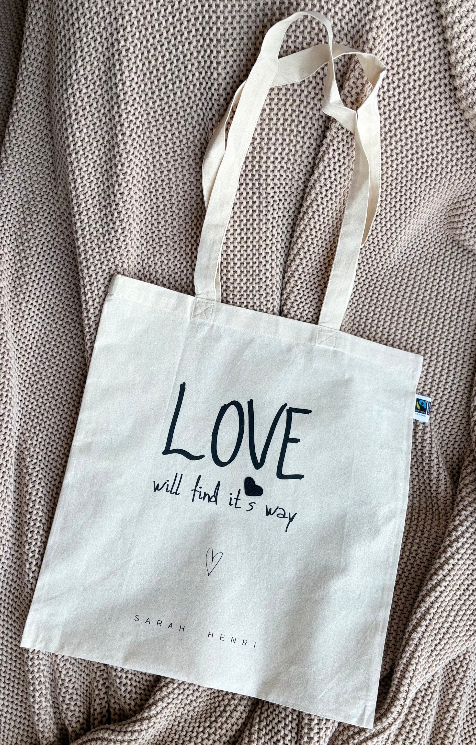 Tasche mit schwarzem Herz